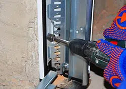 United Garage Doors Redmond, WA 425-372-7984 - installation-side